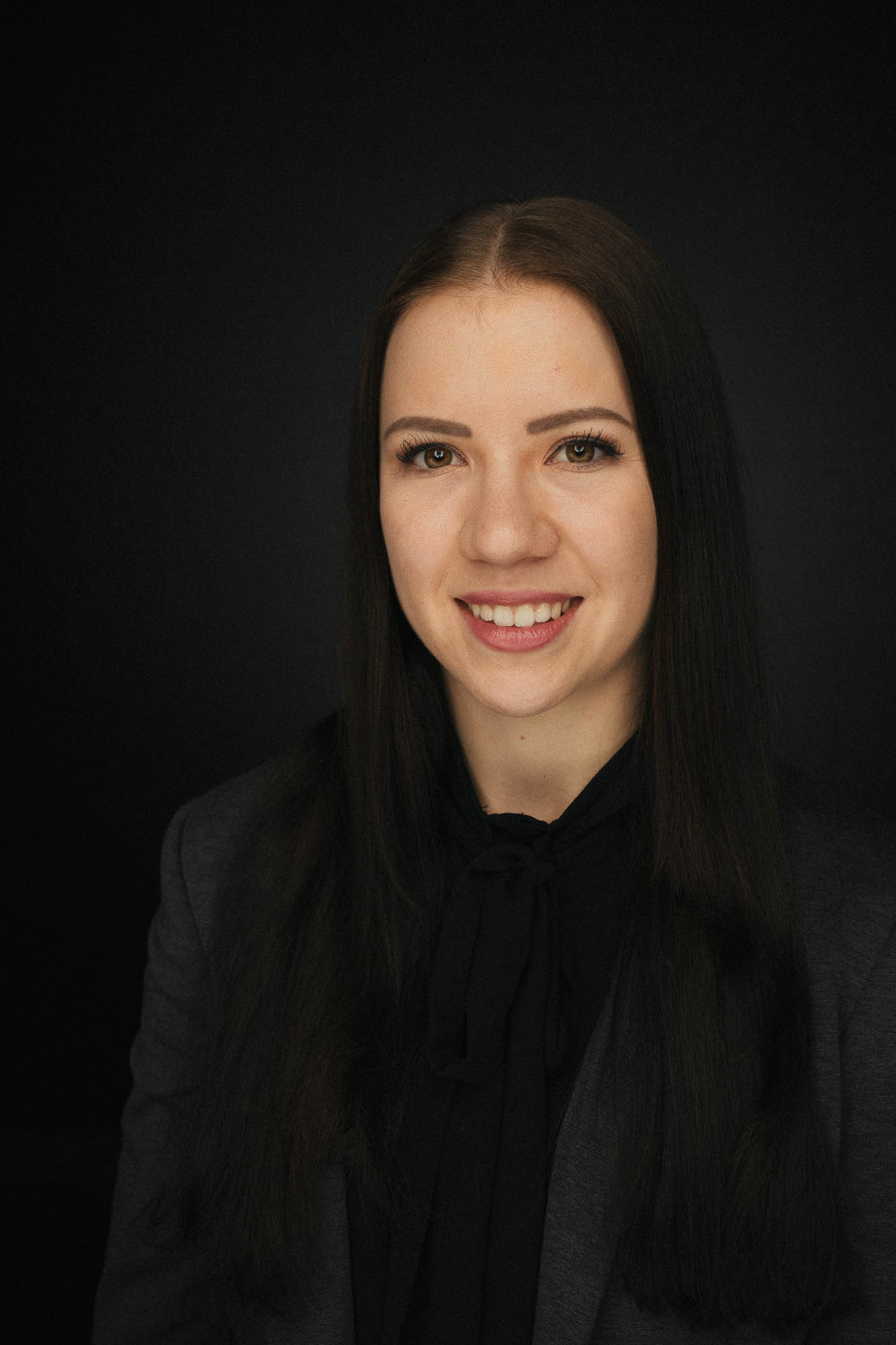 Export x3 Headshot  06296 Dez 01 2019 Headshots 2019  Miro Nicole Nadine 2